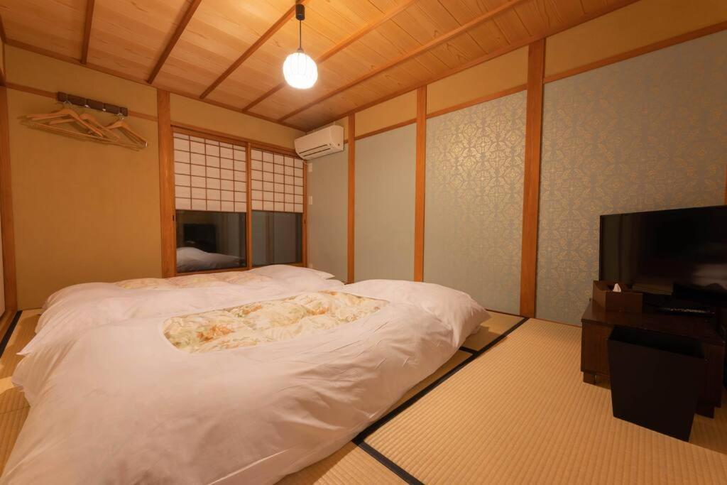 祇園せいじ庵。お風呂が素敵な貸切京町家。Netflix見放題。 Villa Kyoto Buitenkant foto