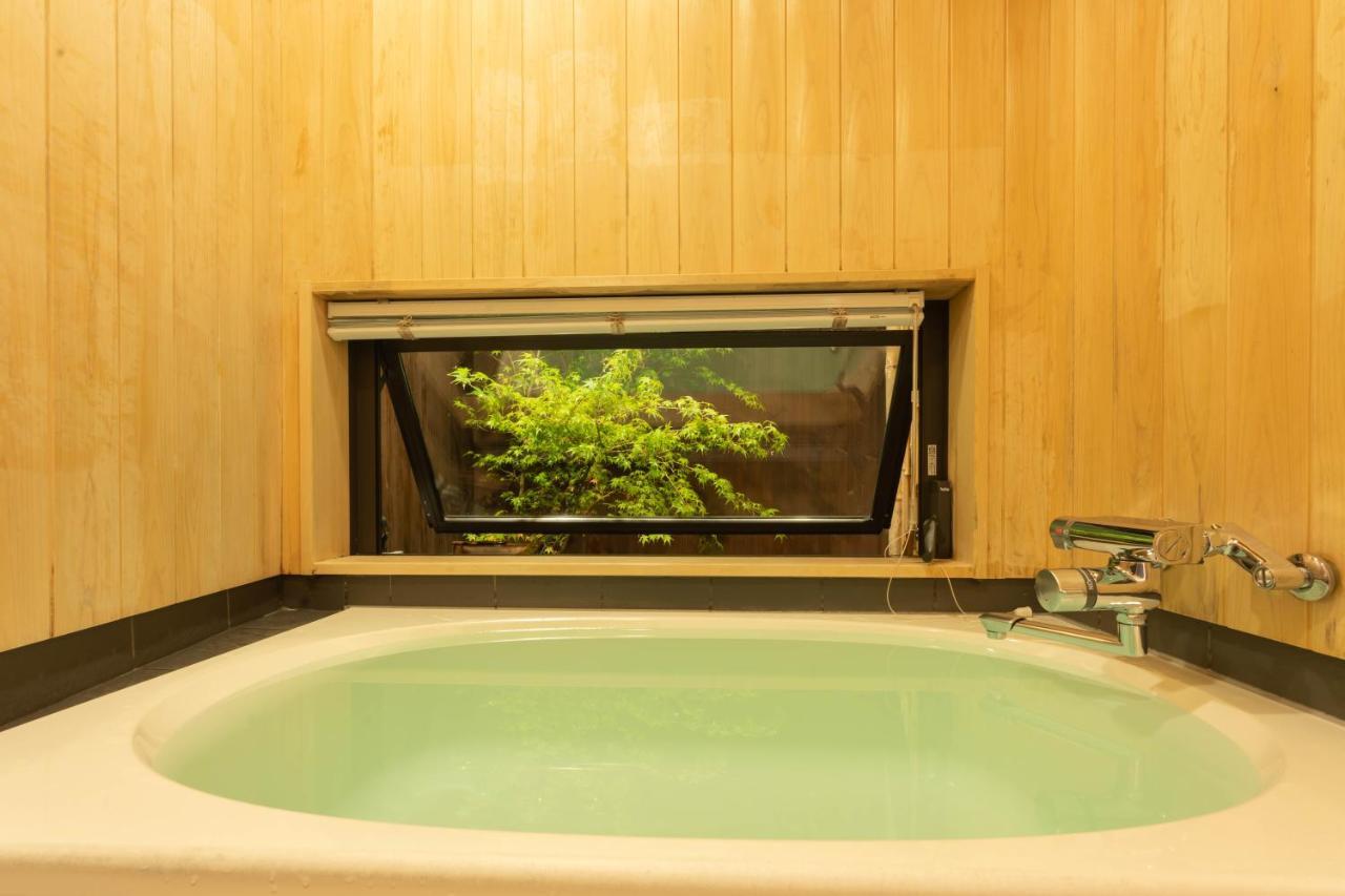 祇園せいじ庵。お風呂が素敵な貸切京町家。Netflix見放題。 Villa Kyoto Buitenkant foto